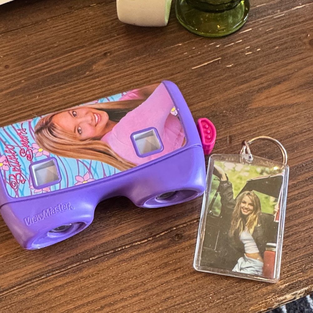 Vintage Y2K Brittney Spears Purple ViewMaster and Key Chain